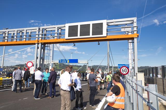 Die Gelegenheit über die Fahrbahn der Bypass-Brücke zu spazieren, bietet sich wohl erst wieder beim Start des nächsten Donau-Marathons. | Foto: Baumgartner/BRS