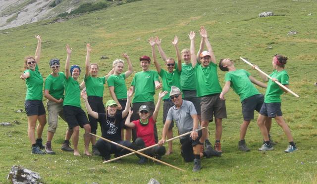 Die stolze Gruppe vor der aufgeräumten Weide. | Foto: Tabea Böhler