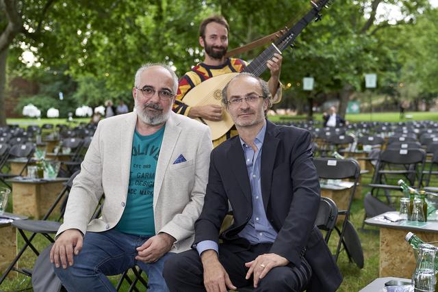 Michael Niavarani (li.) und Georg Hoanzl bereiten sich auf eine weitere Saison vor. | Foto: Markus Wache