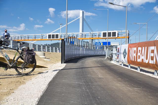 Parallel zum zweiten Bypass ist auch der ostseitige Fuß- und Radweg geöffnet worden. | Foto: Baumgartner/BRS