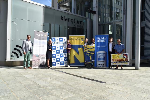 Mathias Miller-Aichholz (Hudej Zinshäuser), Michaela Tauber (Volksbank), Raouf Ajil (Event- und Sportmanagement Kobli) , Stefan Kobli ( Event- und Sportmanagement Kobli ), Markus Schauberger (Sport.Land.NÖ), Alexander Reinberg (Riel/ Grohmann/ Sauer Rechtsanwälte) und Andreas Schwanzer (Schwanzer Installationen).  | Foto: Katharina Gollner