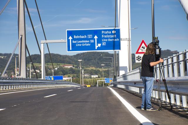 Hauptursache für den Stau, das Einordnen und Spurwechseln auf der Hauptbrücke, fällt nun weg.  | Foto: Baumgartner/BRS