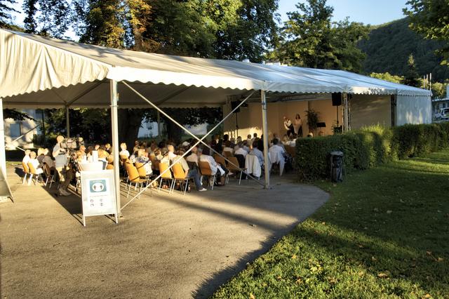 Das zelt vor dem Stadttheater erwies sich als Erfolg