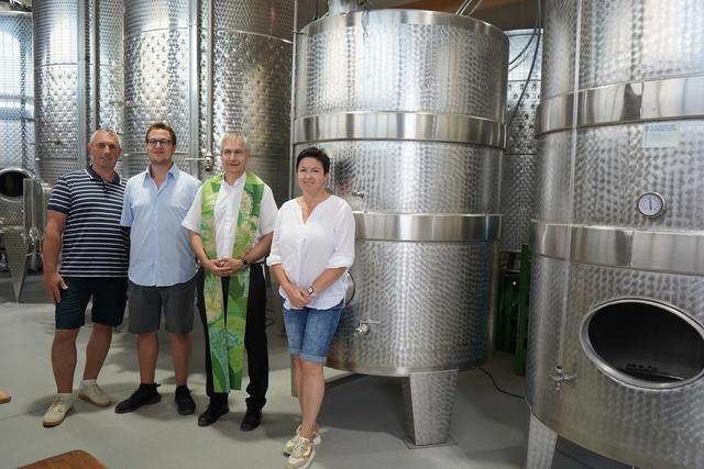 Segnung der Kellerei durch Stadtpfarrer MMag. Michael Wüger. | Foto: Andrea Glatzer