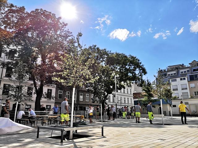 So sieht der umgebaute Johann-Nepomuk-Vogl-Platz kurz vor seiner Fertigstellung aus. | Foto: BV 18/Baubinder