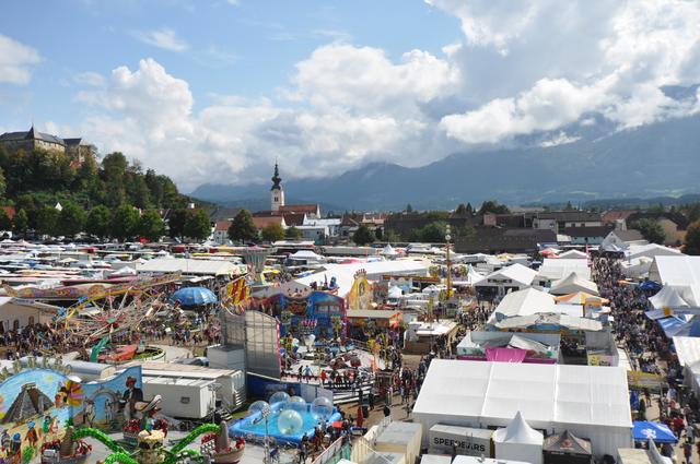 Der Bleiburger Wiesenmarkt fällt heuer Corona-bedingt aus. Aufgrund einer neuer Verordnung dürfen die Geschäfte aber am Sonntag öffnen.  | Foto: Arthur Ottowitz