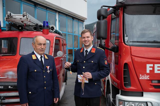 Neuer Feuerwehrchef: Nach über zwei Jahrzehnten übergab Siegfried Schermair das Kommando an Peter Gruber. | Foto: TIAG