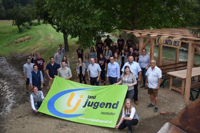 Die Landjugend Leonhofen vor dem fertigen Projekt. | Foto: Landjugend Leonhofen