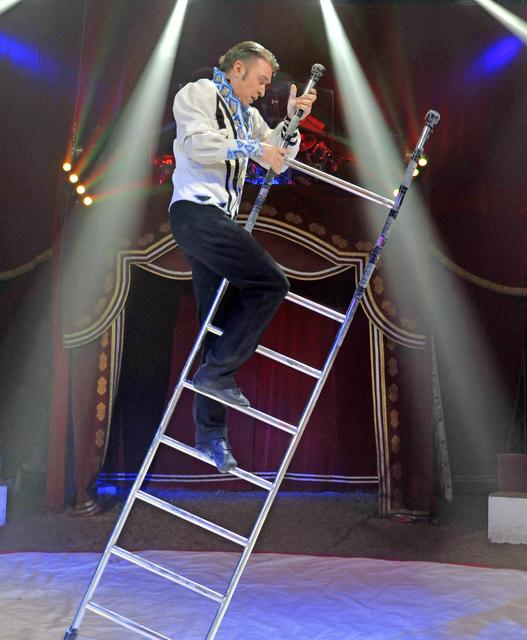 Robi Berousek auf der freistehenden Leiter | Foto: Luis Knie