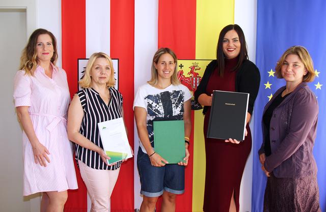 "Förderpreis Gender" ausgezeichnet: Jelena Glavas-Dzijan, Daniela Fehringer-Hager, Susanna Koch-Lefevre, LH-Stv. Astrid Eisenkopf und Karina Ringhofer (Referatsleiterin Frauenreferat) | Foto: Nicole Pauer