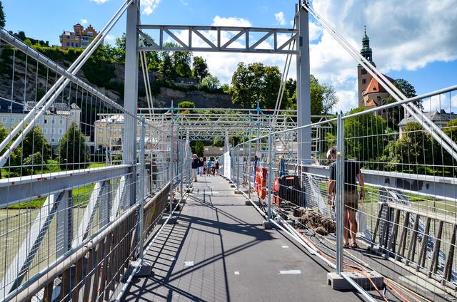 Der Müllner Steg muss für die Zeit von Mittwoch, 2. September, ab ca. 6.00 Uhr, bis Samstag, 5. September, gesperrt werden. | Foto: Stadt Salzburg/Schrattenecker