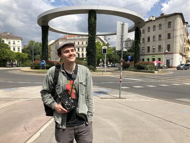 Christopher Mavrič lebt und fotografiert in der Brigittenau. | Foto: Tine Bazalka