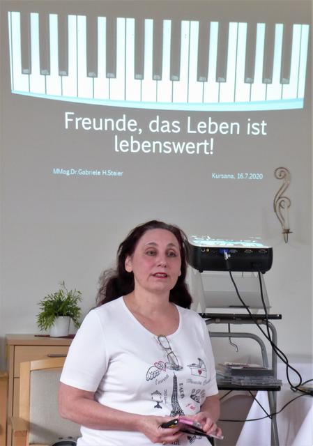 Die Historikerin MMag. Dr. Gabriele Steier nahm die Senioren auf eine musikalische Zeitreise mit und gab ihnen Einblicke in das Schaffen des legendären österreichisch-ungarischen Komponisten Franz Lehár.
