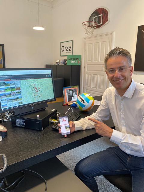 Meilenstein: Stadtrat Kurt Hohensinner freut sich, dass das gesamte Freizeit- und Sportangebot nun online dargestellt wird. | Foto: KK