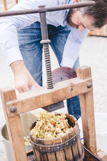 Die mobile Obstpresse macht nun bald Station im Ötscherland.
 | Foto: Fred Lindmoser
