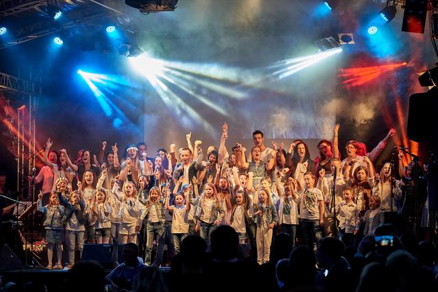 Bei "Sing4Fun" wird gemeinsam gesungen und getanzt. | Foto: Maike Helbig