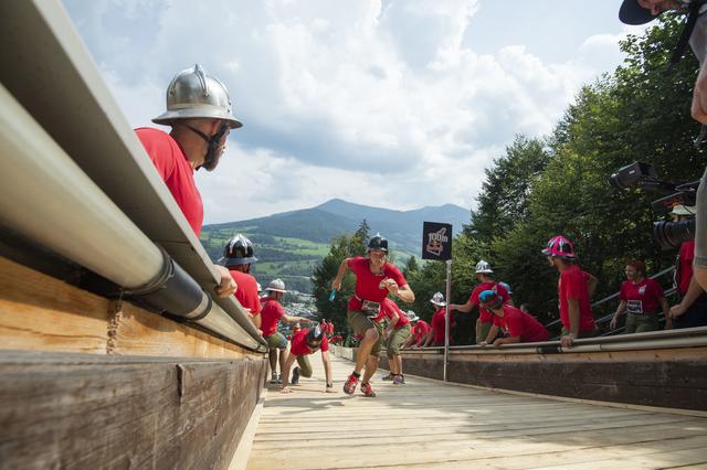 Auch ein Osttiroler Feuerwehrteam geht heuer bei Red Bull 400 an den Start. | Foto: Philipp Schuster/Red Bull Content Pool