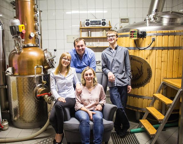 Die Familie Gruber stellt in der Brennerei Hauder Whisky, Gin, Liköre und mehr her.
