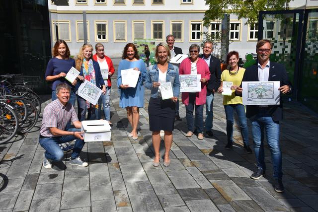 Das Projektteam zur Gesundheitsbefragung: Gerhard Ziegler, Gerline Malli, Monika Langs, Sabine Maierhofer, Iris Thosold, Verena Krammer, Johann König, Andrea und Herbert Ederer, Gabriele Zierler und Erwin Eggenreich. (v.l.n.r.) | Foto: WOCHE