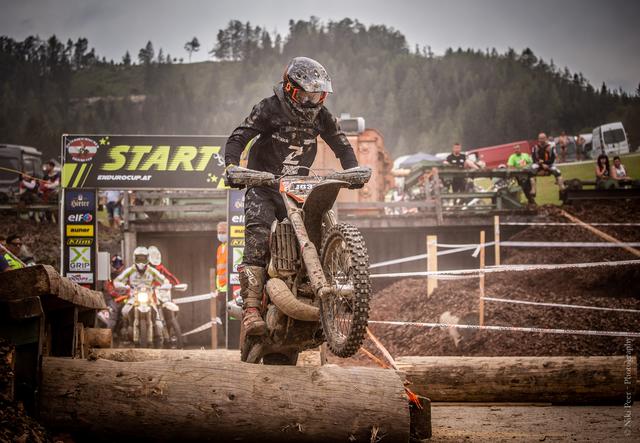 Beim Enduro warten viele Hindernisse auf die Athleten. | Foto: Niki Peer
