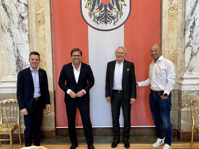 Im Gespräch: Florian Phelps (Tirol-Werbung), Christian Abenthung und Richard Walter (Österreichischer Skischulverband) und Hubert Siller (MCI) | Foto: privat