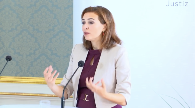 Justizministerin Alma Zadic (Grüne) präsentiert den neuen Gesetzesentwurf gegen Hass im Netz.
