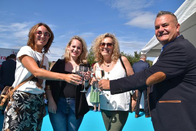 Zum Wohl, auf die gelungene Veranstaltung: Claudia Hinterwallner, Katrin Springsholz, Brigitte Fuchsbauer und Josef Hinterwallner. | Foto: Karin Zeiler / Bezirksblätter NÖ