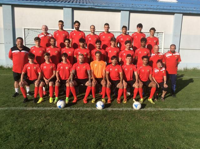 Die Kampfmannschaft des Landstraßer Vereins startete voller Motivation in die neue Saison.  | Foto: LAC