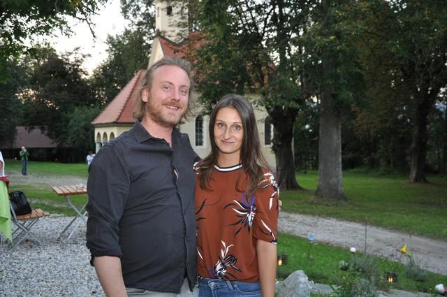Gitarrist und Sänger Markus Schlesinger und Musikerin Carina Linder begeisterten in der Hutkultur.