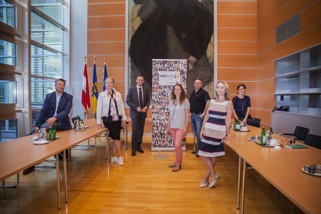 W. Lugschitz, P. Patzelt (riz up), Landesrat J. Danninger, M. Neuhofer, D. Hochstöger, S. Glatz und A. Trippel | Foto: Matejschek