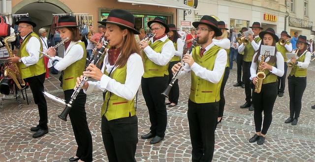Die EMV Stadtkapelle lädt zum Abschluss zu einem schwungvollen Ohrenschmaus auf den St. Veiter Hauptplatz ein.  | Foto: Stadt St. Veit