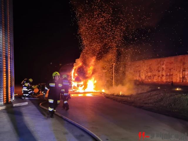 Gestern kurz vor Mitternacht heulten die Sirenen für die Feuerwehren Althofen, Guttaring und Kappel am Krappfeld. | Foto: ff-althofen.at