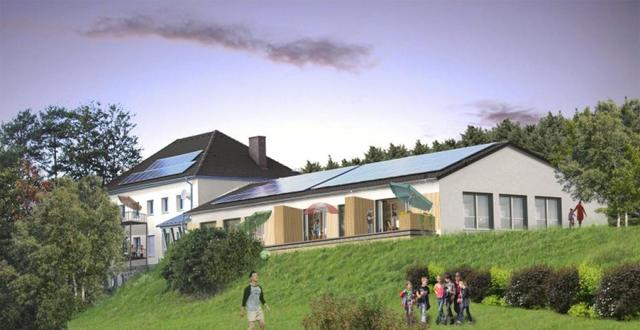 Drei Reihenhäuser mit unterschiedlicher Nutzung sollen aus der alten Volksschule entstehen. | Foto: Him Immobilien