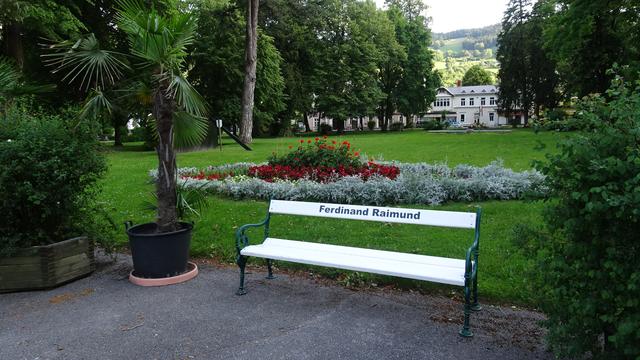 Diese wunderbare Umgebung inspirierte auch viele Künstler und Literaten! Die Parkbänke tragen ihre Namen! ...