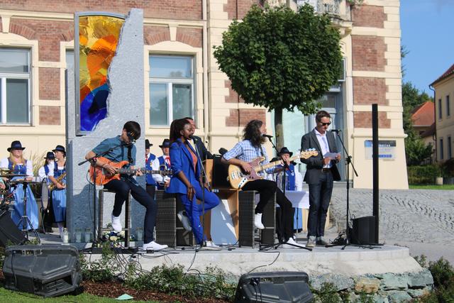 Uraufführung des Gedenkliedes "Mensch ist Mensch" | Foto: Adela Danciu