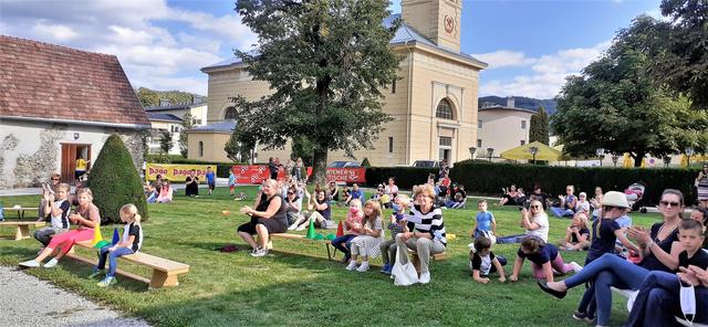 130 Menschen nahmen – C-19-mäßig aufgelockert – am Eröffnungsfest teil.  | Foto: RAXmedia