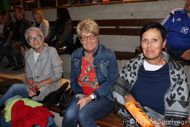 Feuerten ihre Jungs an Eva, Herta und Ingrid aus Leonhofen.