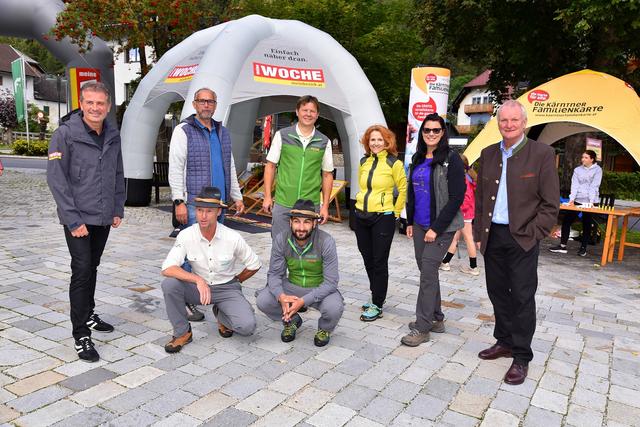 Markus Galli, Alfred Wrulich, Hans Keuschnig, Ingeburg Podgornig, Sara Schaar, Günther Novak (von links) sowie Konrad Mariacher und Christian Steiner (vorne von links) | Foto: Hans Jost