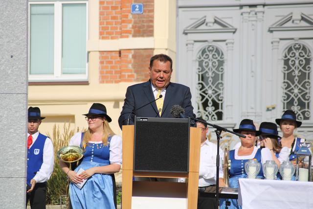 Eduard Posch übernimmt die Moderation | Foto: Adela Danciu