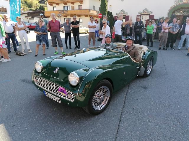 Edle Karossen (Triumph TR 3A Bauj. 1959)und stolze Besitzer trafen sich wieder in Kössen zur Rallye.