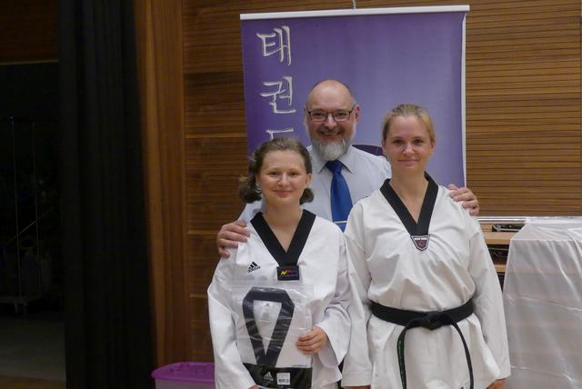 v.l.n.r: Anna Doschek, GM Dietmar Brandl, Margit A Danek