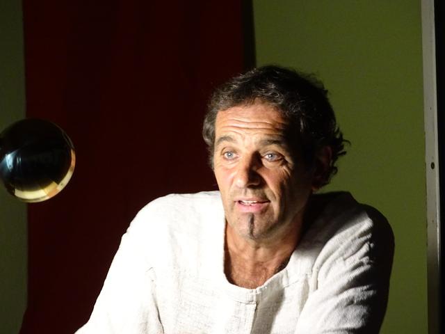 Thomas "Sam" Samhaber in seinem Element als Balladenerzähler.