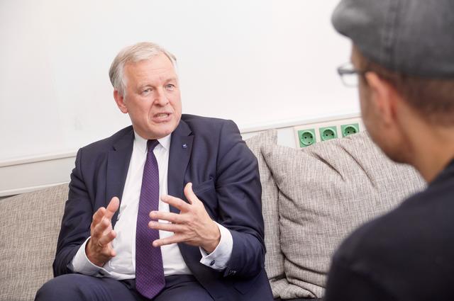 Landesrat Martin Eichtinger im Gespräch mit Chefredakteur-Stellvertreter Christian Trinkl | Foto: Daniel Butter