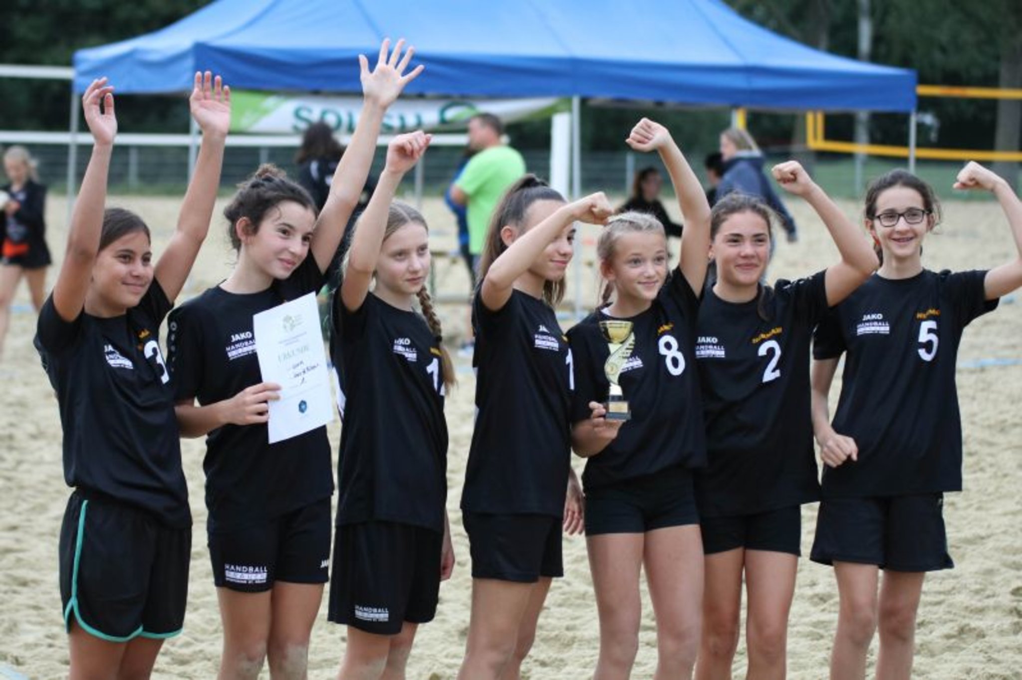 U11 Staatsmeisterinnen im Beachhandball: Die U11 der UNION St. Pölten ...