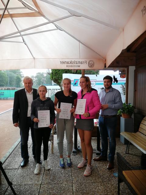 Walter Seidenbusch, Lea Grüner (SV Zams), Lea Erenda, Sara Erenda (beide TK IEV) und Benedikt Lentsch (v.l.).
 | Foto: Hannes König
