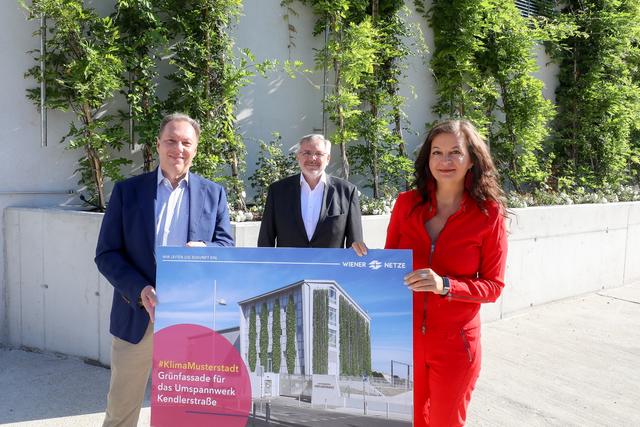 Franz Prokop, Gerhard Fida und Ulli Sima bei der Eröffnung der begrünten Fassade des Umspannwerks Kendlerstraße.