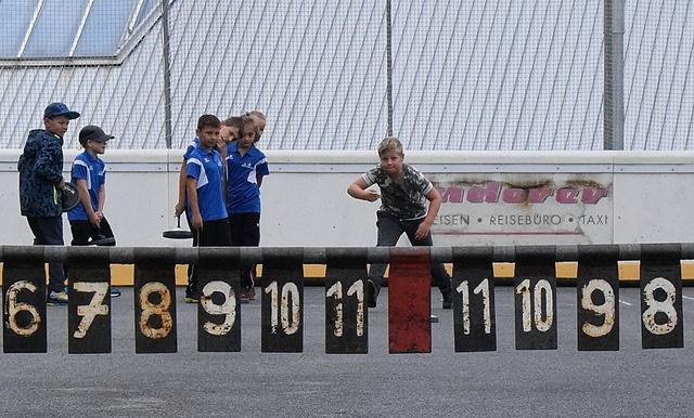 Eis- und Stocksport Jugendstützpunkt Imst  - den 12er getroffen. | Foto: Schwaighofer