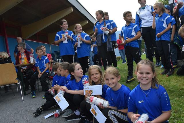 Eis- und Stocksport Jugendstützpunkt Imst - Siegerehrung und schöne Preisgestaltung. | Foto: Schwaighofer