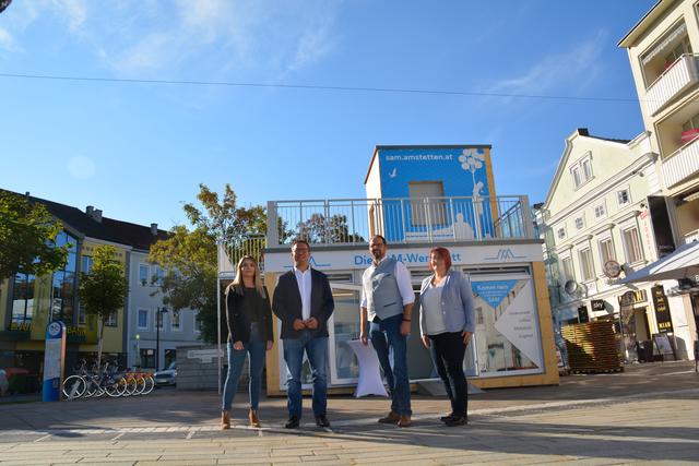 Vor der "SAM-Werkstatt" am Hauptplatz: Maria Huemer, Christian Haberhauer, Markus Brandstetter, Clarissa Schmitz.