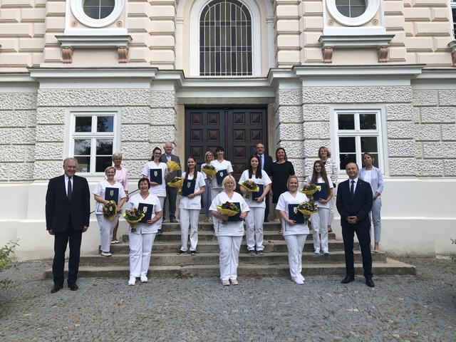 Landesrat Martin Eichtinger bei der feierlichen Übergabe der Diplome an die Diplomandinnen in Hollabrunn. | Foto: Büro LR Eichtinger